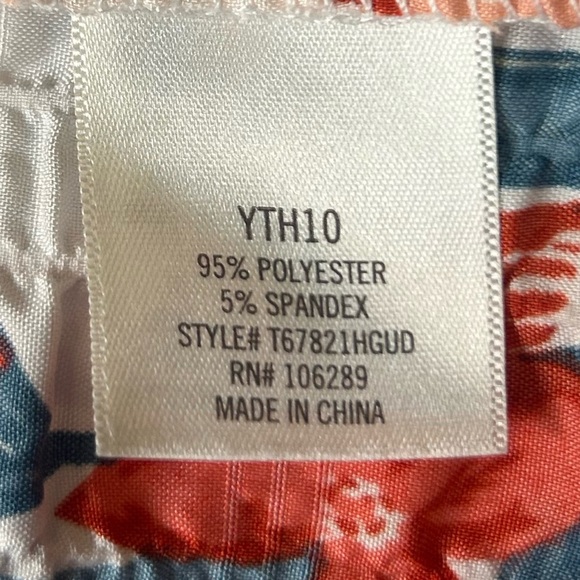 Franchesca’s Miami Little Girls Dress in White and Red Floral. Long
Sleeves. - Picture 5 of 7